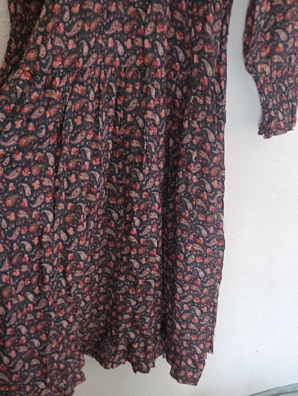 Doen Deep V Smocked Midi Dress in Brown and Pink Paisley - Picture 7 of 9